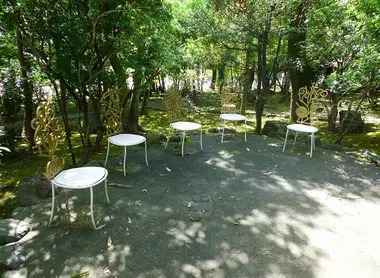 Les terrasses ombragées du Musée des Beaux-Arts Insho Domoto à Kyoto.