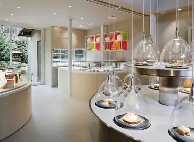 El diseño ultramoderno del interior de la Pâtisserie des Rêves. El diseño ultramoderno del interior de la Pâtisserie des Rêves.