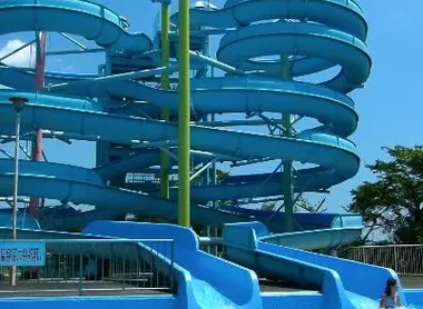 Tobogán en las piscina Chupea Tobogán en las piscina Chupea