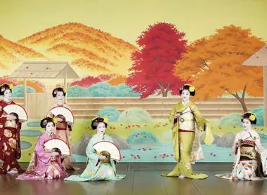 Spectacle de geishas, pendant le Gion Odori.  Spectacle de geishas, pendant le Gion Odori.