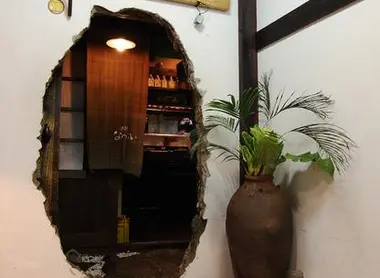 Entrada al bar Nawanai, Hiroshima