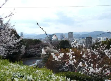 Vista de la ciudad de Hiroshima desde el parque Hijiyama-Koen. Vista de la ciudad de Hiroshima desde el parque Hijiyama-Koen.