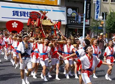 El desfile del festival Tenjin Matsuri.