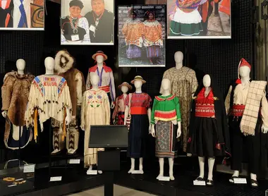 Trajes tradicionales en el Museo Nacional de Etnografía. Trajes tradicionales en el Museo Nacional de Etnografía.
