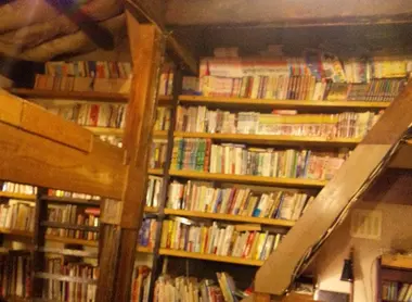 Bücherwand im Amanto Bücherwand im Amanto