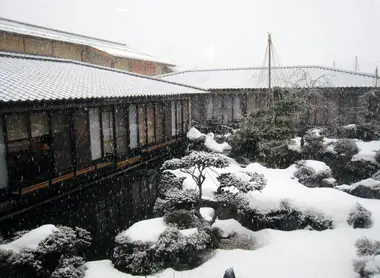 Un onsen sous la neige à Kanazawa Un onsen sous la neige à Kanazawa
