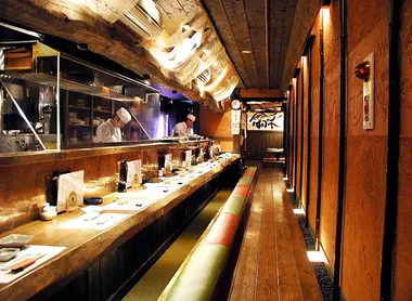 Barra del restaurante Uoyaki Itaru.