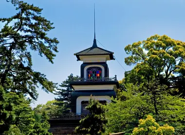 Vitrales del antiguio faro del santuario Oyama Jinja. Vitrales del antiguio faro del santuario Oyama Jinja.