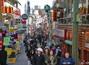 Les multiples magasins de la ruelle Takeshita Les multiples magasins de la ruelle Takeshita
