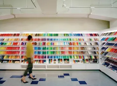 L'Ita-ya, à Ginza, le magasin où le papier devient un véritable objet de luxe.