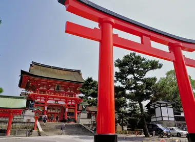 Torii géant du sanctuaire shintô Fushimi Inari à Kyoto Torii géant du sanctuaire shintô Fushimi Inari à Kyoto