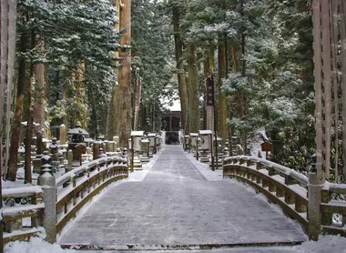 Cimetière Okunoin à Koyasan Cimetière Okunoin à Koyasan