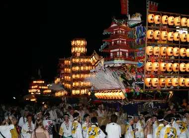 Desfile de lámparas durante el Gion Matsuri. Desfile de lámparas durante el Gion Matsuri.