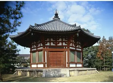 Pabellón del templo Kofukuji. Pabellón del templo Kofukuji.