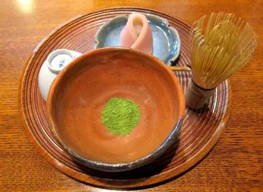 Preparativos de la ceremonia del té.