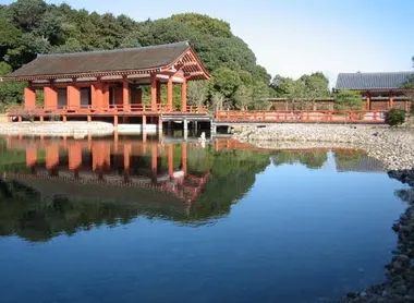 Vista del estanque en el jardín del Heijo.