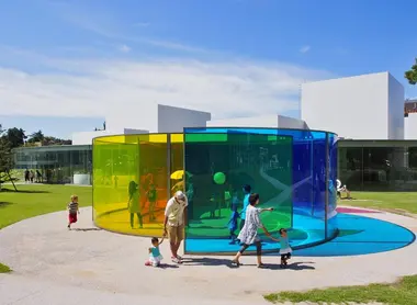 Obra en el jardín del Museo de Arte Contemporáneo del Siglo XXI .