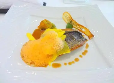 Un hermoso y delicioso plato del restaurante Le pont du ciel. Un hermoso y delicioso plato del restaurante Le pont du ciel.