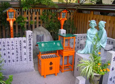 Estatuas del santuario Ohatsu Tenjin.
