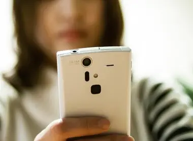 Rent a phone when you arrive in Japan remains the safest and most economical solution.