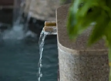 Dans les ryokan, les bains ne sont pas mixes mais alternent souvent. Attention à ne pas vous tromper! Dans les ryokan, les bains ne sont pas mixes mais alternent souvent. Attention à ne pas vous tromper!