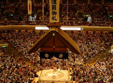Ryogoku Kokugikan Ryogoku Kokugikan the dining Sumida (Tokyo) can accommodate 13,000 people.