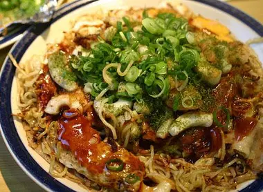 Hiroshiyaki, la specialità di Hiroshima.