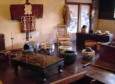 Pots, table,Mimatsu et l'art Mingei ne sont qu'à 45 minutes de Sinkansen de Tokyo. 