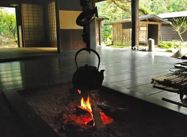 L’intérieur typique d’une minka était généralement composé d’une large entrée et d'un dôma, réservé à la préparation des plats.