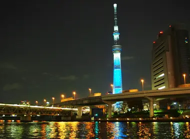 Les 634 mètres de la grande Tokyo Sky Tree à Sumida.