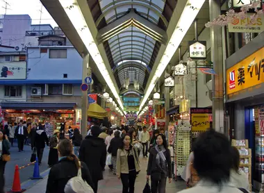Les galeries commerçantes de Demachi Shotengai à Kyoto.