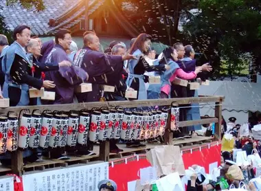 Des personnalités jettent les haricots pour la cérémonie du Setsubun Des personnalités jettent les haricots pour la cérémonie du Setsubun