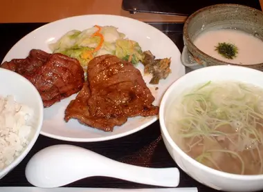 El Gyutan (lengua). El Gyutan (lengua).