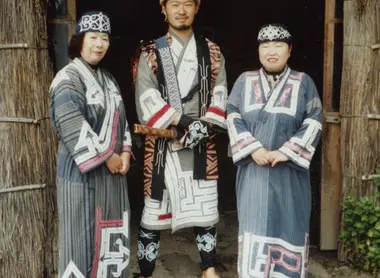 Fue apenas en el 1997 que los ainu fueron reconocidos como una minoría étnica. Fue apenas en el 1997 que los ainu fueron reconocidos como una minoría étnica.