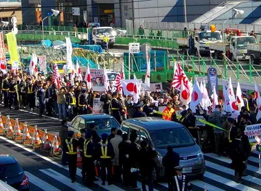 Il giapponese manifesto di destra regolarmente contro il voto di Zainichi in Giappone.