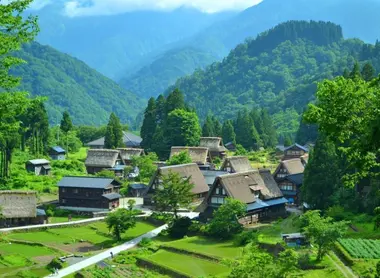 Maisons traditionnelles du village de Gokayama, dans la région de Takayama Maisons traditionnelles du village de Gokayama, dans la région de Takayama