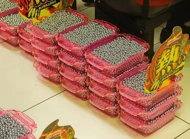 Le biglie metalliche di un Pachinko.