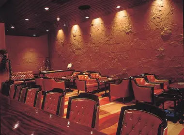 The furniture Caravel (Sapporo Grand Hotel) bar, while lacquers and club chairs.