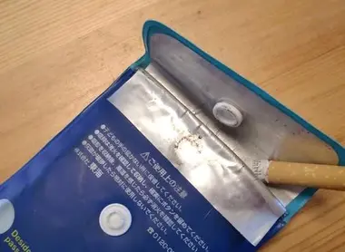 the pocket ashtray (ポ ケ ッ ト 灰 皿) indispensable partner of the Japanese smoking.