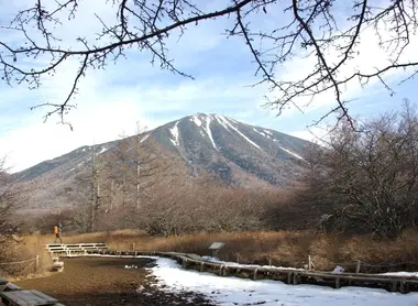 Le mont Nantai, sur les hauteurs de Nikko. Le mont Nantai, sur les hauteurs de Nikko.