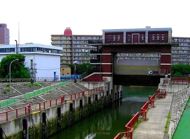 La chiusa del fiume Arakawa, uno dei punti salienti dello Sky Duck.