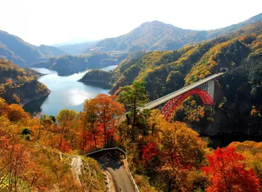 Les paysages rougissants d'Hiroshima. Les paysages rougissants d'Hiroshima.