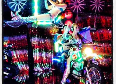 Pendant les spectacles du Robot Restaurant, tout devient possible.