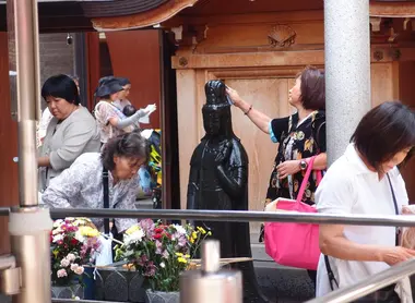 For the Koganji heal you must pour water from the fountain in front of the statue on a sore or tired your body part.