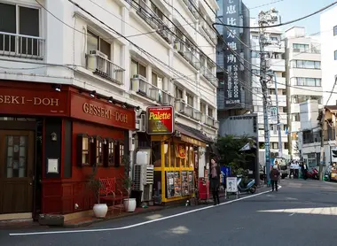 A Daikanyama, coincé entre Shibuya, Ebisu et Nakameguro, de jolies petites boulangeries permettent de déguster des pâtisseries françaises ou viennoises à Tokyo.