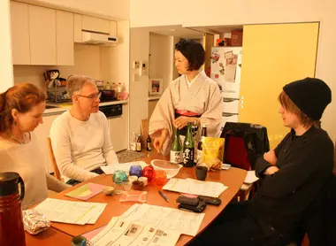 Préparation d'un repas avec les ateliers de Mari à Tokyo. Préparation d'un repas avec les ateliers de Mari à Tokyo.