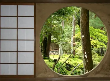 Vue d'une tanhokutei, maison de la cérémonie du thé, sur le temple des mousses, Saihoji de mousses à Kyoto. Vue d'une tanhokutei, maison de la cérémonie du thé, sur le temple des mousses, Saiho-ji de mousses à Kyoto.