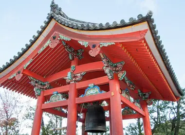 La cloche du temple Kiyomizu-dera à Kyoto. La cloche du temple Kiyomizu-dera à Kyoto.