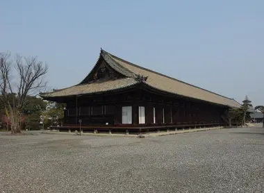 Le bâtiment du Sanjûsangendô à Kyoto est long de 120 mètres.