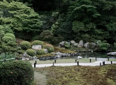 Uno dei quattro giardini che circondano e proteggono il tempio Shoren-in (Kyoto).